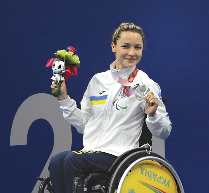 Єлизавета Мерешко здобула для команди і золоту, і срібну медалі за два перших дні змагань у плаванні. Фото з сайту facebook.com/minmolodsport